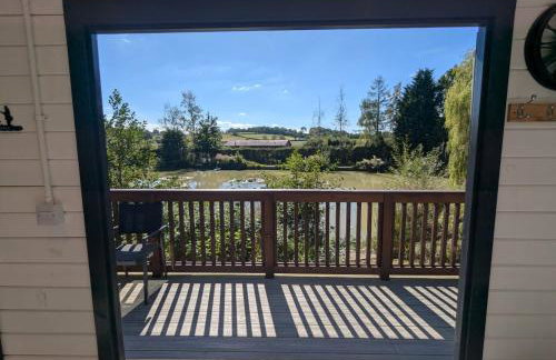 Beautiful Open Plan Lakeside Lodge, Shearsby - Photo 59