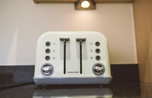 ! LARGE ! Apartment Central Leatherhead Sleeps 6! - Foto 7