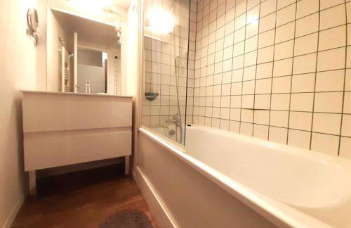 Charmant T2 Sud avec Bow-Window, TV, Kitchenette Équipée, Muscu, Sauna, Jacuzzi—Proche St-Lary Soulan - FR-1-457-284 - Foto 9