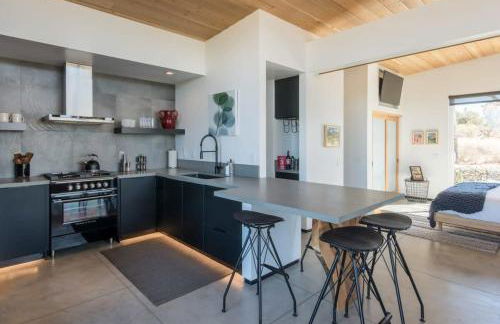 Skyline Ridge- Modern Residence w Sprawling Views - Foto 21