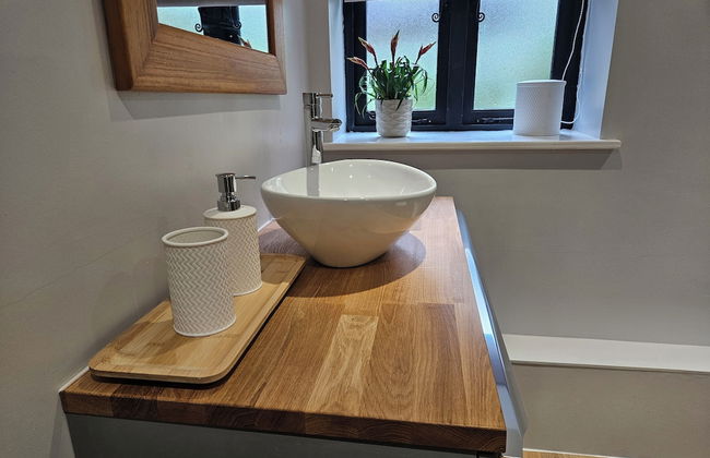 Lilys Cottage - Sleeps 2 - Pet Friendly - Photo 8