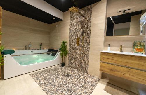 ZenKo Suite -Clim- Balnéo & Sauna privé - Hypercentre - Photo 6