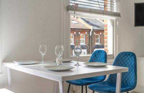 Modern Split Level 2BR Spacious Apt Maida Vale - Photo 4