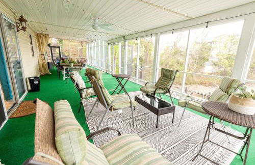 Serene Duplex Lakefront Retreat: sleeps up to 20 - Foto 24