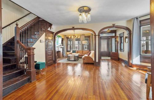 AC 9 BR 4BA Victorian Manor - 1 Block to Beach - Foto 23