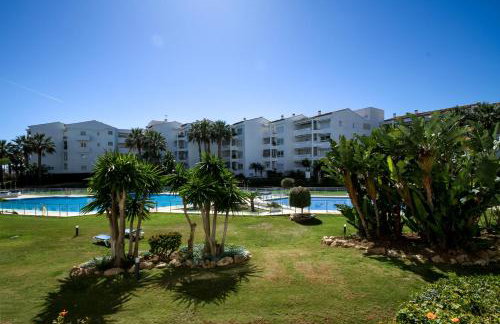 MARBELLA BANUS SUITES - Banús Playa Rocío - 3BR - 3BA - Direct Beach & Sea Access Complex - Outdoor Terrace w Garden Views - Pool - 3 Min Walk to Puerto Banús & Corte Ing Luxury Shopping - Ideal for Families - Foto 48