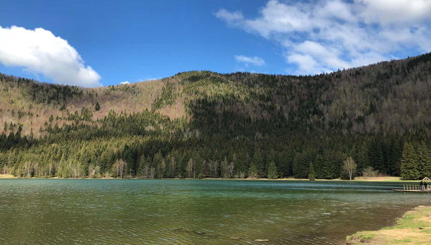 Le acque del lago vulcanico