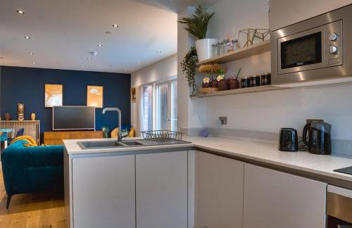 Sleek 4BR Townhouse - Rooftop - Hot Tub - Foto 28