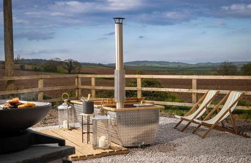 Luxury Shepherd hut with hot tub - Photo 13