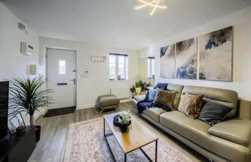 3 BedRoom house, Sleeps 6 with Full Kitchen, Garden and Free Parking - FREE Wi-Fi near Milton Keynes Bowl - Foto 27