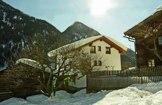 Spacious Holiday Home in Kappl With Terrace - Foto 1