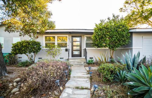 Newly Built Coastal Home with Yard - Foto 20