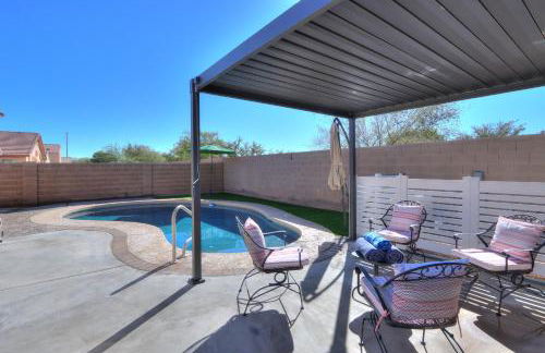 Private Mini Serene Oasis with Pool - Photo 5