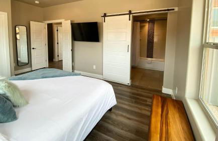 Timber & Tin F 2Bed 2Bath w Pool & Rooftop Deck - Foto 19