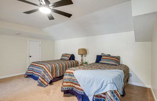 Lake Hartwell Getaway with Private Dock and Fire Pit! - Foto 33