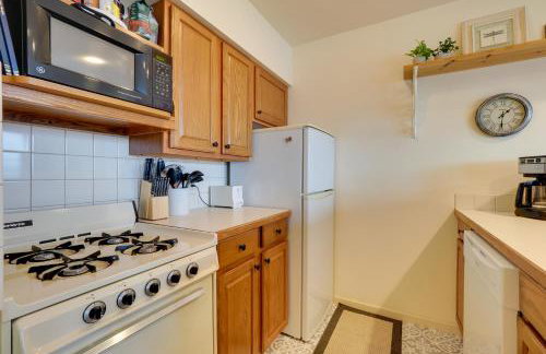 Beachfront Onekama Vacation Rental with Balcony! - Foto 12