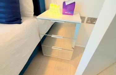 Award Winner of 2026 &2025 traveller & Best guest rated apartment, two bedroom, #1 Leeds city centres most central location, Great 180 degree views,balcony , PARKING onsite, Netflix & WiFi - Foto 70