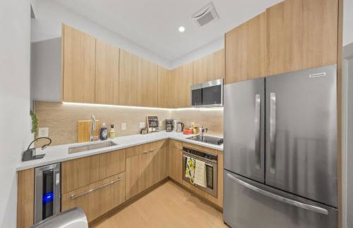 Private Room with Shared Bathroom at an Apartment by Times Square - Foto 12