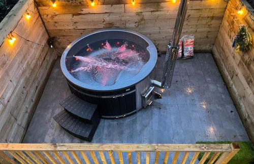 Riverside retreat with private wood fired hot tub - Foto 2