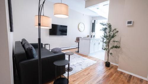 Sunlit 2BR Central Park North elevator & laundry - Photo 1