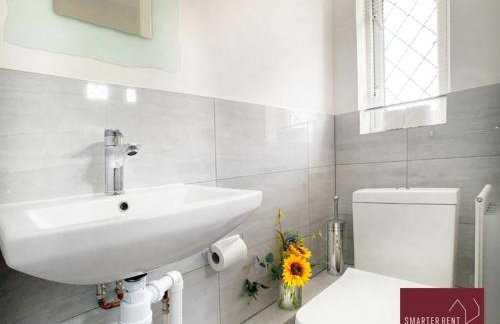 Knaphill, Woking - 3 Bed House - With Garden - Photo 13