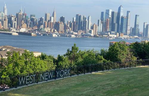 Oasis in New Jersey - 2BR NYC Access - Foto 20