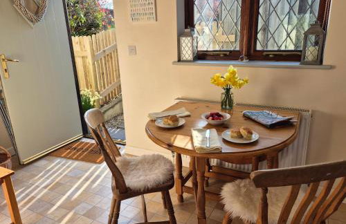 Lovely Little Garden Cottage, Tamar Valley, Cornwall - Photo 5