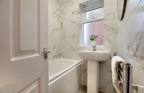 Brandon Grove Stay Sleeps 6 by Week2Week - Photo 9