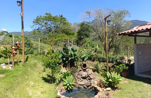 Chalés Flor do Caparaó em Patrimonio da Penha - Foto 22