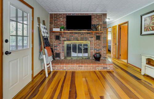 Sylva Riverfront Cabin Near WCU Pet-Friendly! - Foto 7