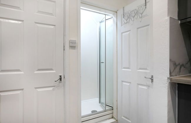 Nottingham Top Serviced Home - Photo 31