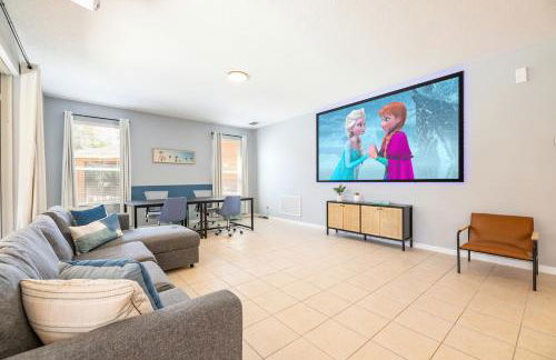 Family Retreat 6BR Villa with Private Pool, Spa & Theater near Disney - Foto 3