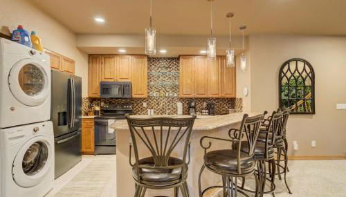 Peaceful Pines! Pool Table, Gym & Forest Views - Foto 5