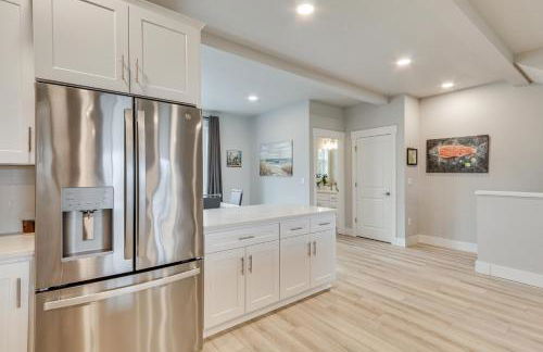 Columbia River Views Spacious Hammond Getaway! - Photo 12