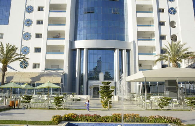 The Penthouse Suites Hotel - Photo 36