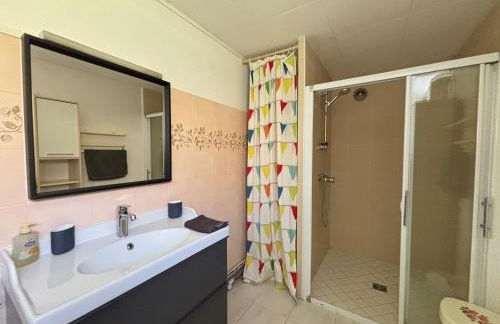 Maison de campagne lumineuse spacieuse dans impasse au calme a proximité d'un chateau deux vérandas grand jardin cabane pour vélos, pres Port en Bessin et Bayeux, proche plages du débarquement - Foto 25