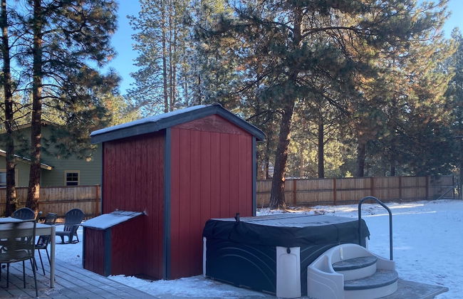 Quiet River Bend Cabin by Avantstay 35 Mins to Mt Bachelor 10 Mins to Town Centre Hot Tub - Foto 25