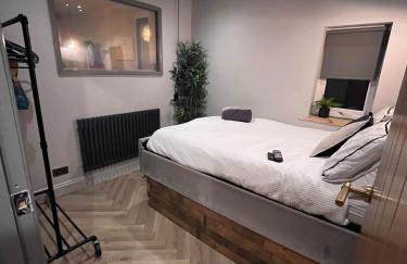 The Connaught Suite - Inc Private Hot Tub - Photo 16