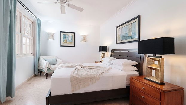 Villa in Saint James with swimming pool and garden - Photo 5