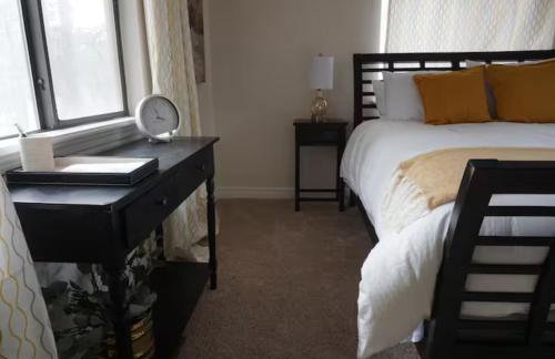 Chic Country Home in the Woods with Hot Tub - Foto 22