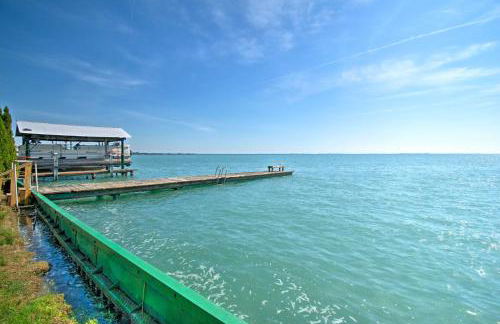 Lakefront Apartment with Patio on Lake St Clair - Foto 23