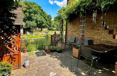 Amazing Location - City of London- 2 Bedroom Stunning Canal View House With Private Garden,Parking & Balcony - Foto 73