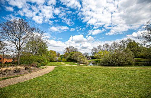 Milton Keynes for Families and Contractors with Private Parking - Foto 36