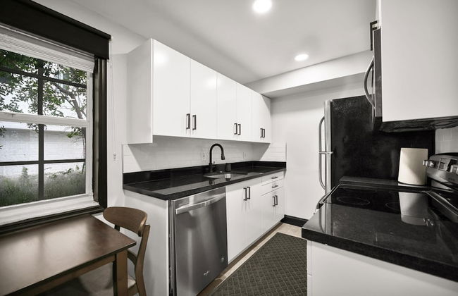 Escape to This Gorgeous new Wilton Manors Villa - Photo 29