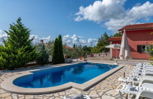 Villa Marić, a charming villa with a beautiful poolside - Foto 11