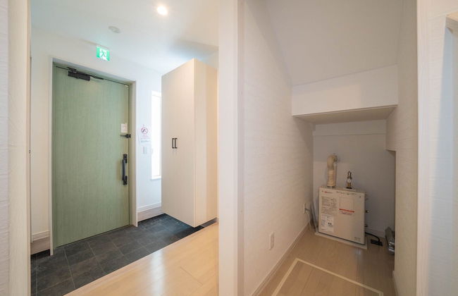 THE LUNA LOUNGE - Photo 24