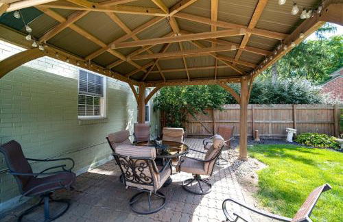 Antique Charm 3BR Gourmet Kitchen & Large Yard - Foto 8