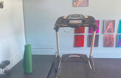 Ultimate Game Room Oasis for 12 - Private Patio - BBQ - 2 Kings - 6 TVs - Full-Body Massage Chair - Foto 9