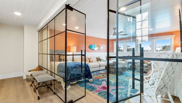 Multi-level Seaside Residence by RedAwning - Foto 2, Habitación