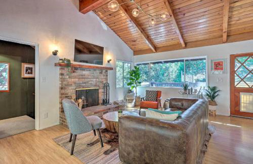 Modern and Unique Cabin with Deck by Lake Gregory! - Foto 1